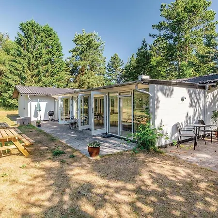 Five-bedroom In Hébergement de vacances *