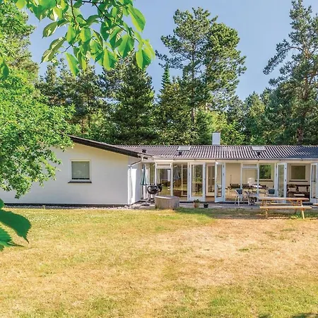Five-bedroom In Hébergement de vacances *