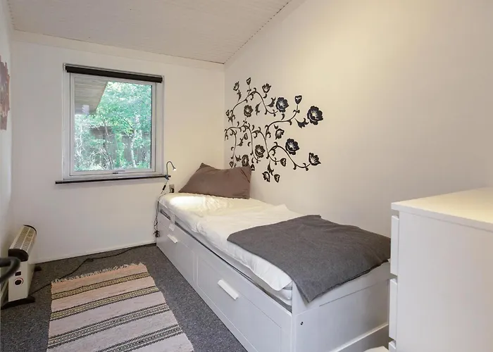 Five-bedroom In Højby